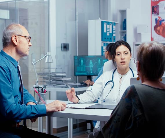 Dr. Rashmi Gulati explaining advanced diagnostic results to a patient
